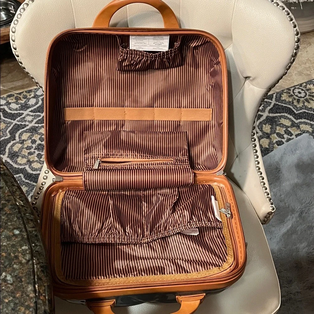 IT Luggage Makeup bag Travel cosmetic organizer Hair tools